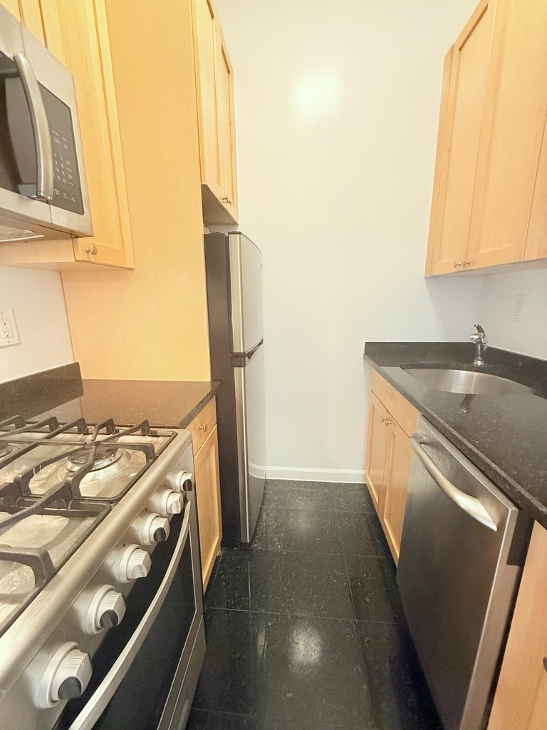 46 West 73rd Street - Photo 4