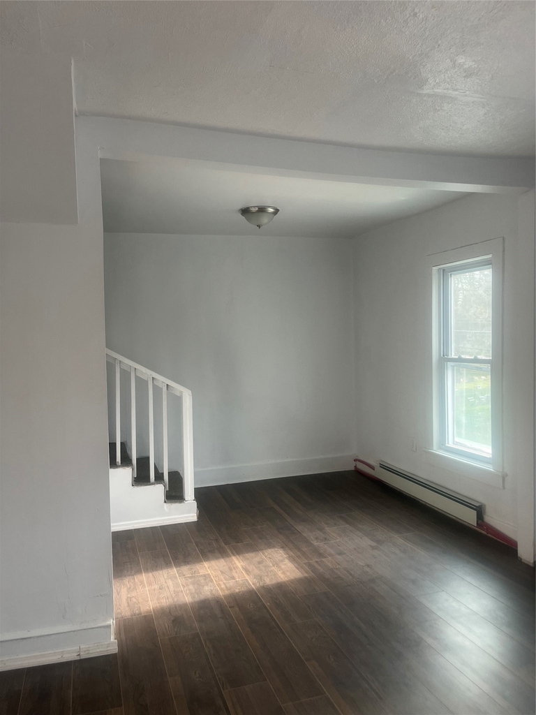 127 Burbank Ave - Photo 1
