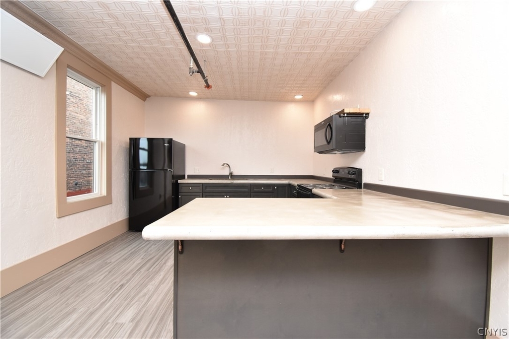 152 Court Street - Photo 2