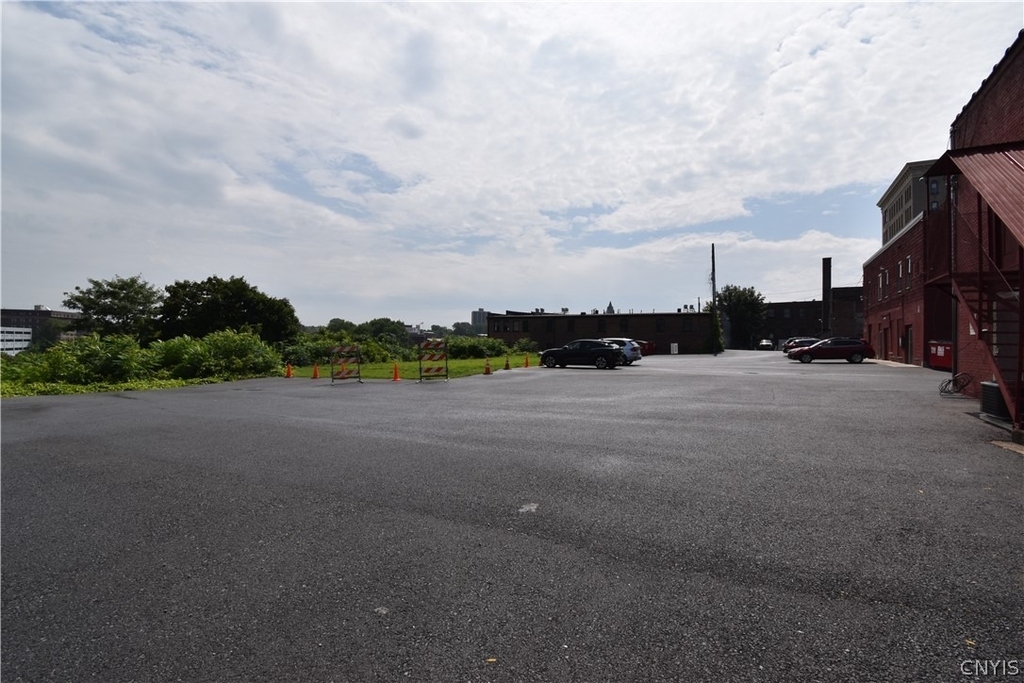 152 Court Street - Photo 1