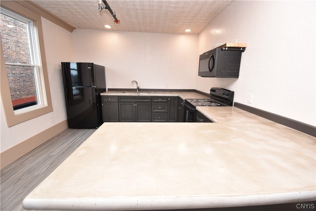 152 Court Street - Photo 3