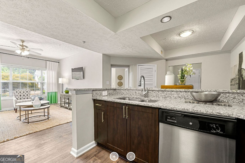 7150 W Peachtree Dunwoody Road - Photo 0