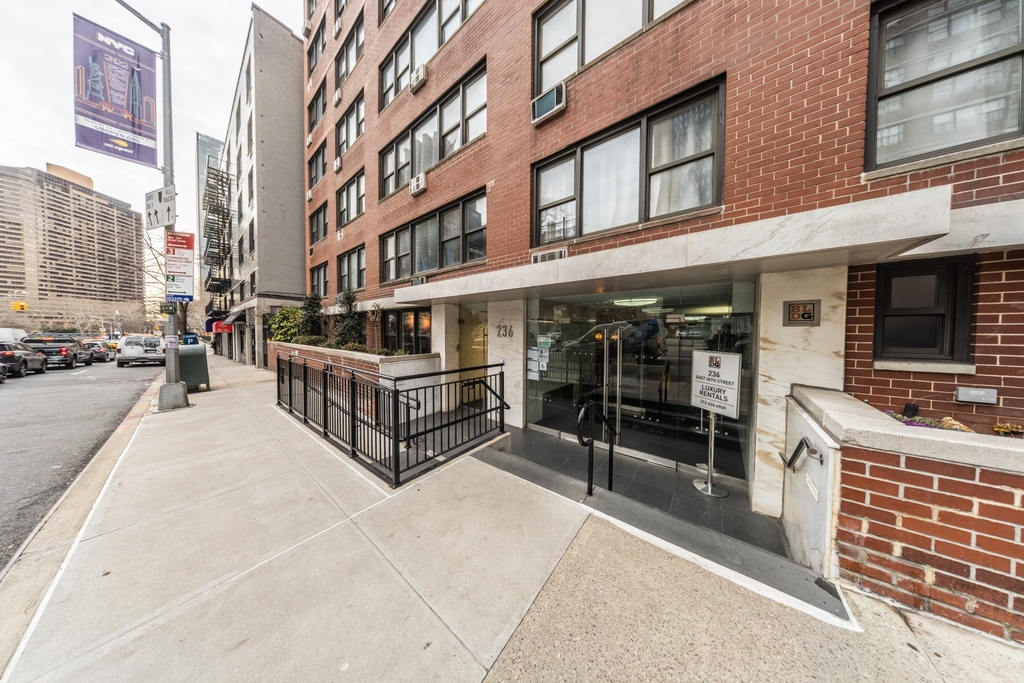 East 36th Street - Photo 7