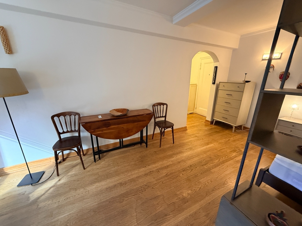 319 East 50th Street - Photo 13