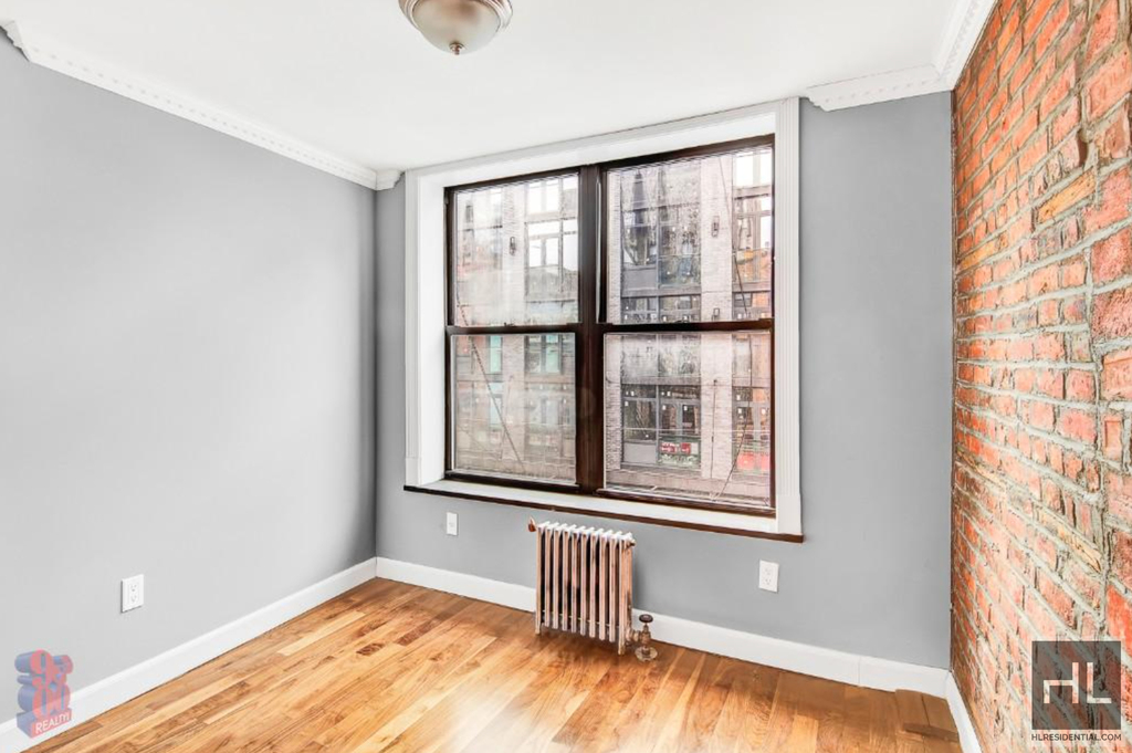 Mulberry Street - Photo 1
