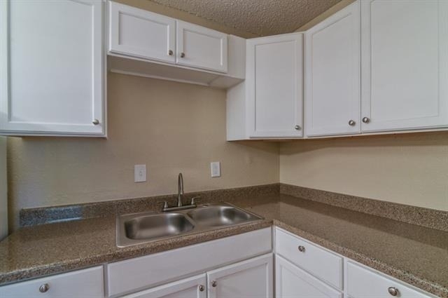 8128 Barclay Street - Photo 10