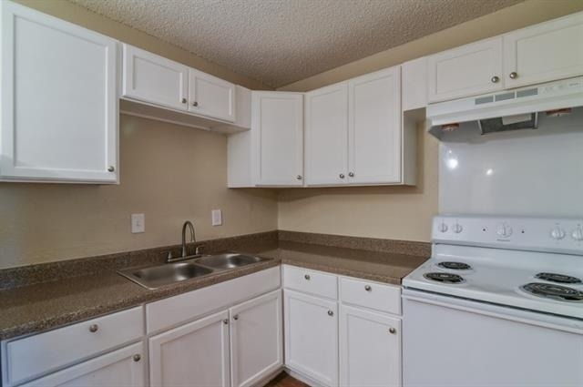 8128 Barclay Street - Photo 2