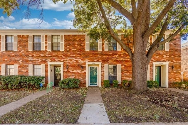 7337 Kingswood Circle - Photo 1