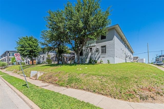 602 N Lancaster Avenue - Photo 1