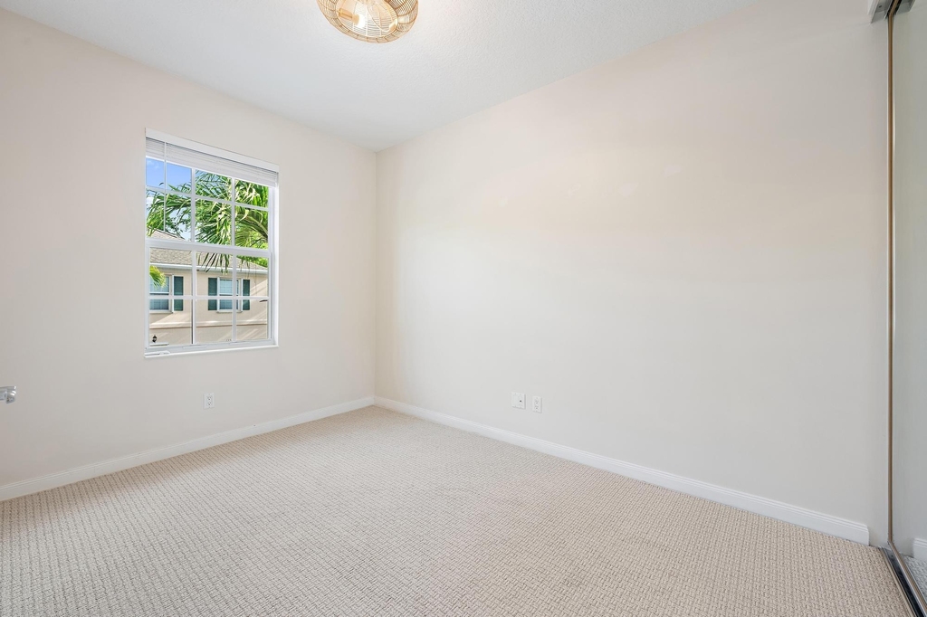 136 Ashley Court - Photo 15