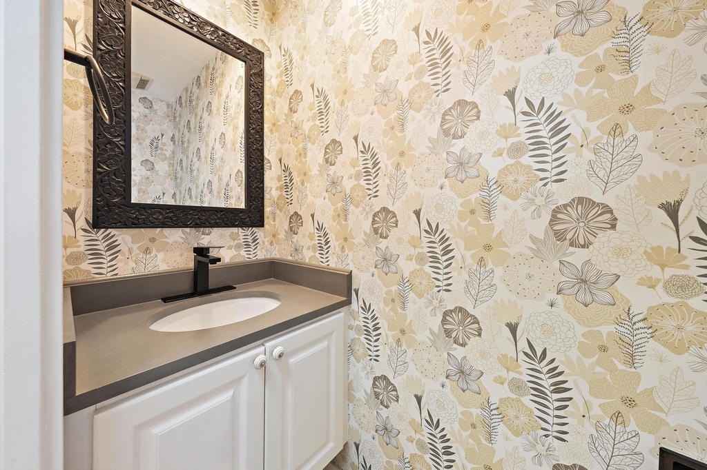 136 Ashley Court - Photo 18