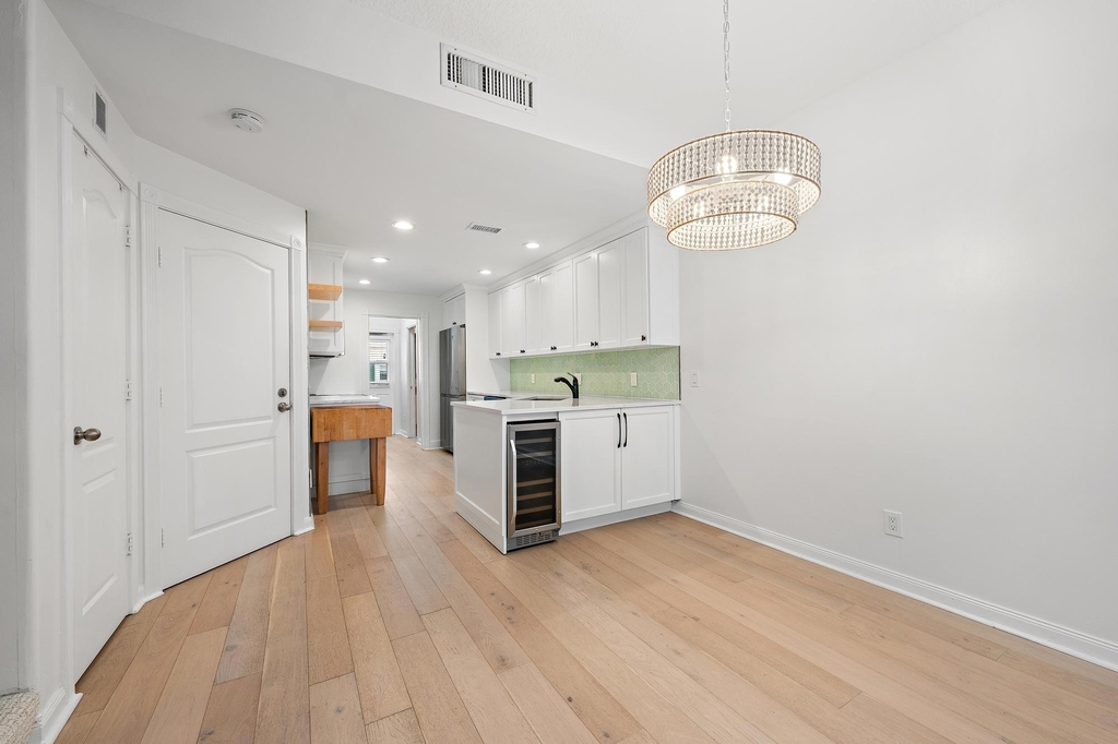 136 Ashley Court - Photo 5