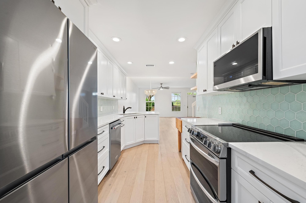 136 Ashley Court - Photo 8