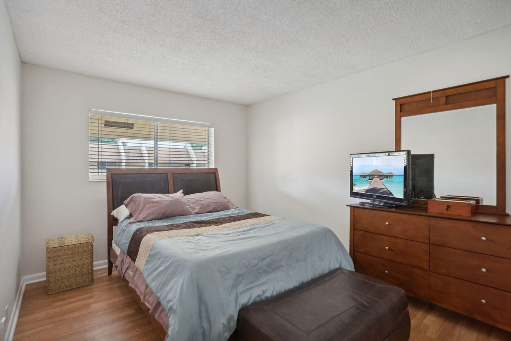 2825 Sw 22nd Avenue - Photo 17