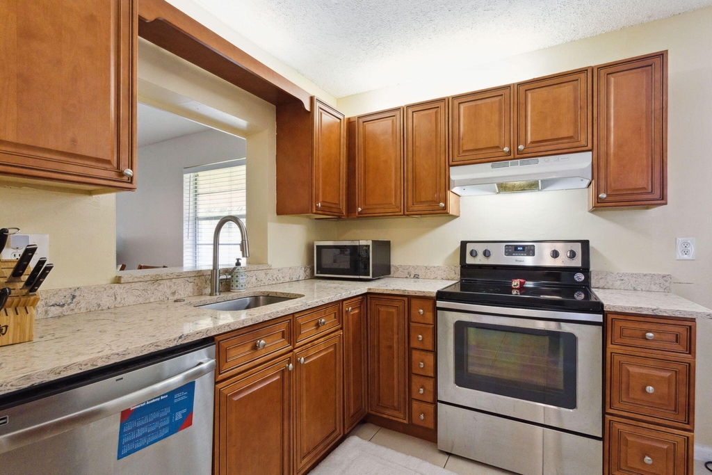 2825 Sw 22nd Avenue - Photo 10