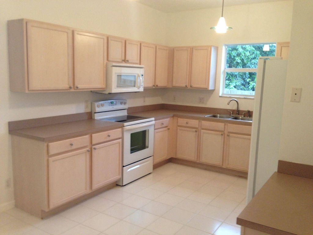 1731 Lavue Avenue - Photo 1