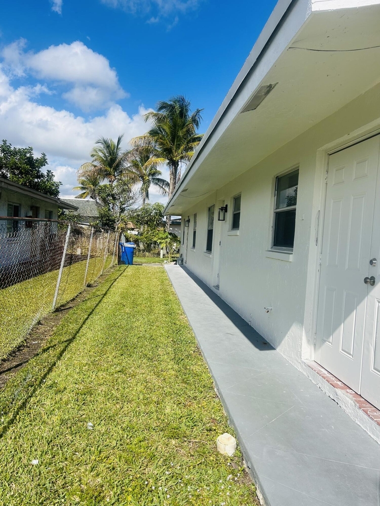 1471 Nw 20th Street - Photo 3