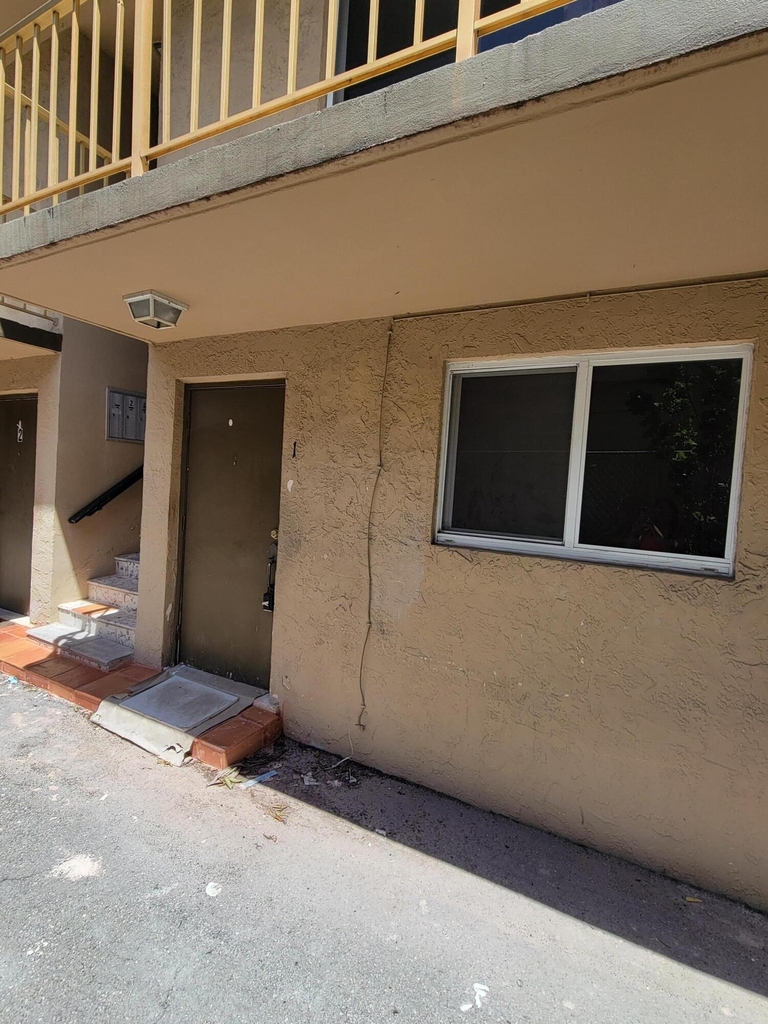 310 Nw 16th Avenue - Photo 1