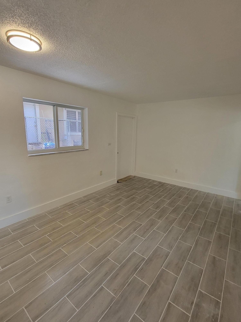 310 Nw 16th Avenue - Photo 4