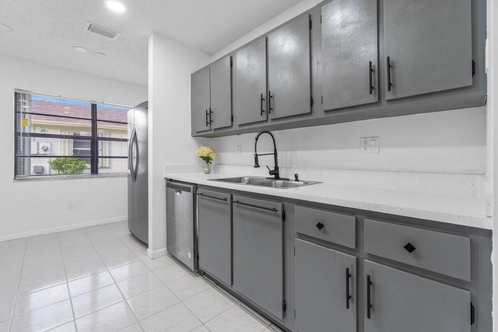 1620 Granfern Avenue - Photo 5