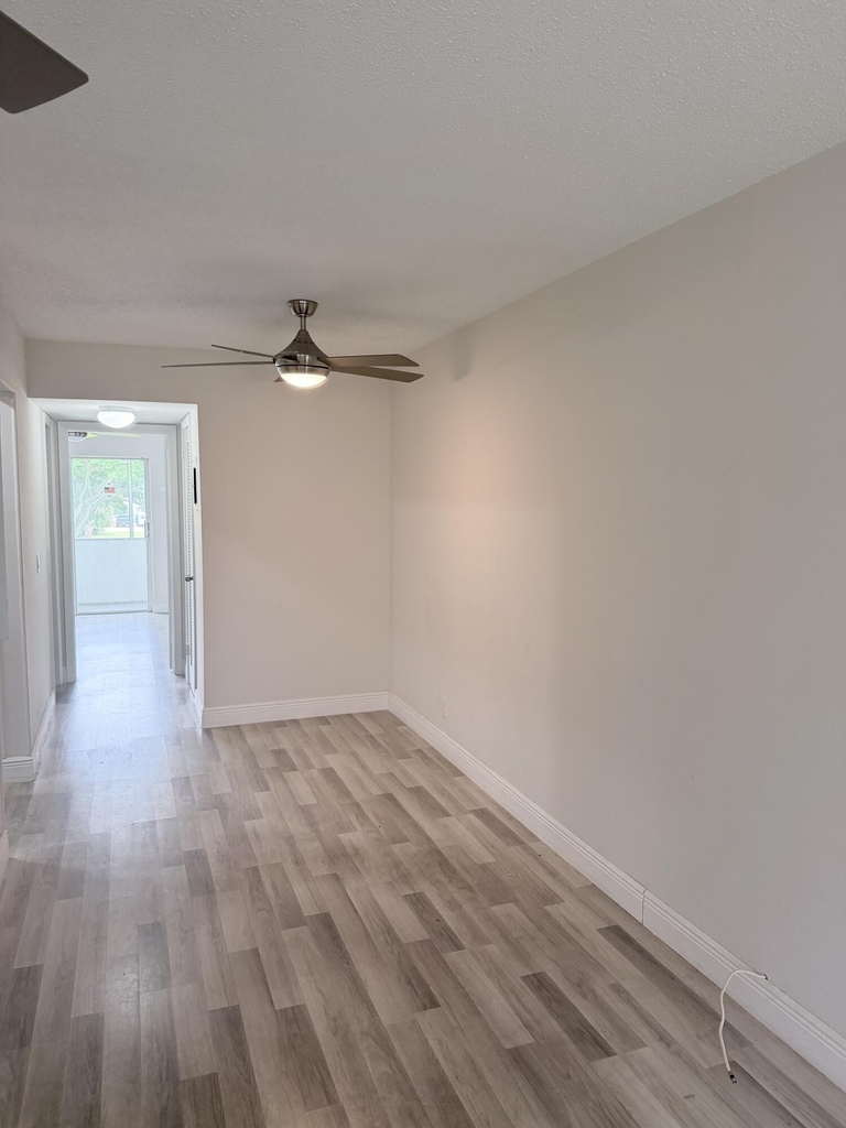 204 Canterbury I - Photo 4