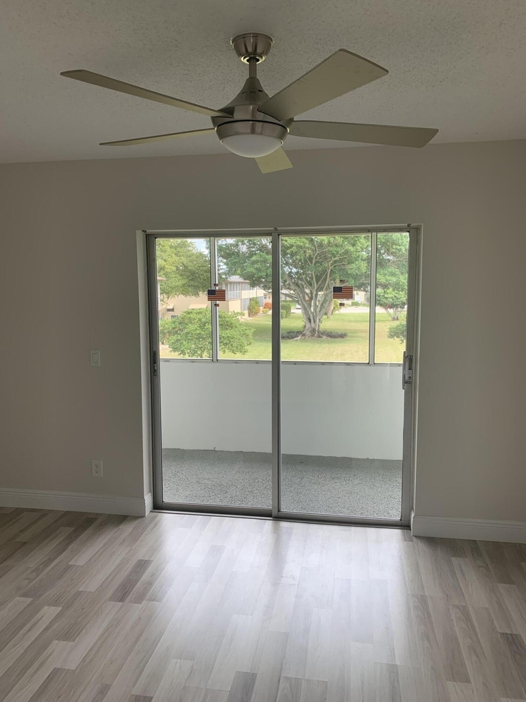 204 Canterbury I - Photo 8