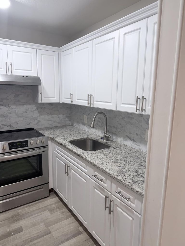204 Canterbury I - Photo 1