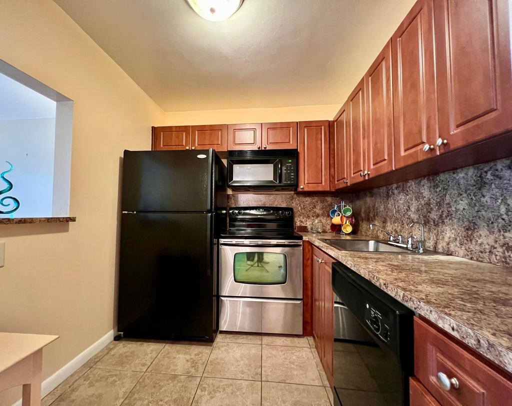 142 Cambridge F - Photo 1