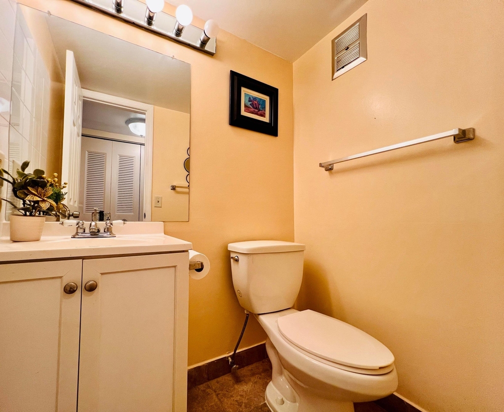 142 Cambridge F - Photo 5
