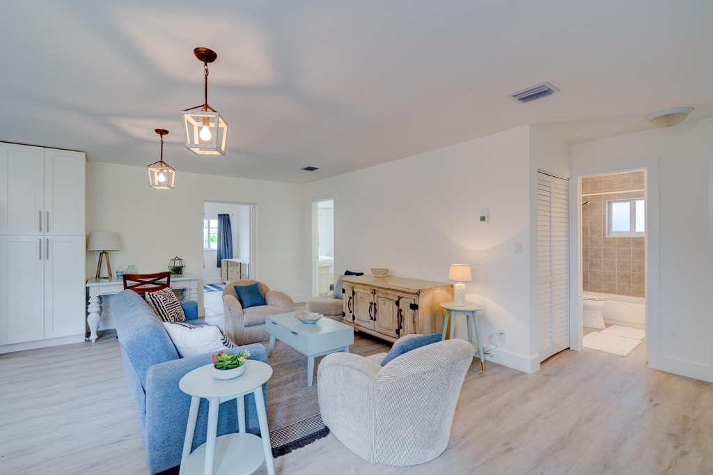 1036 Coral Drive - Photo 4