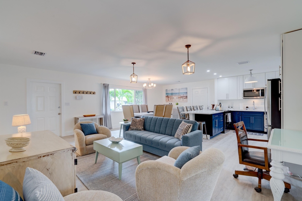 1036 Coral Drive - Photo 5