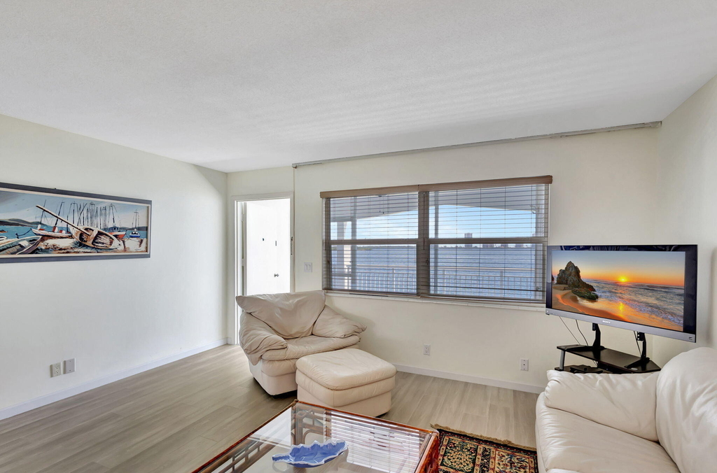 100 Shore Court - Photo 12