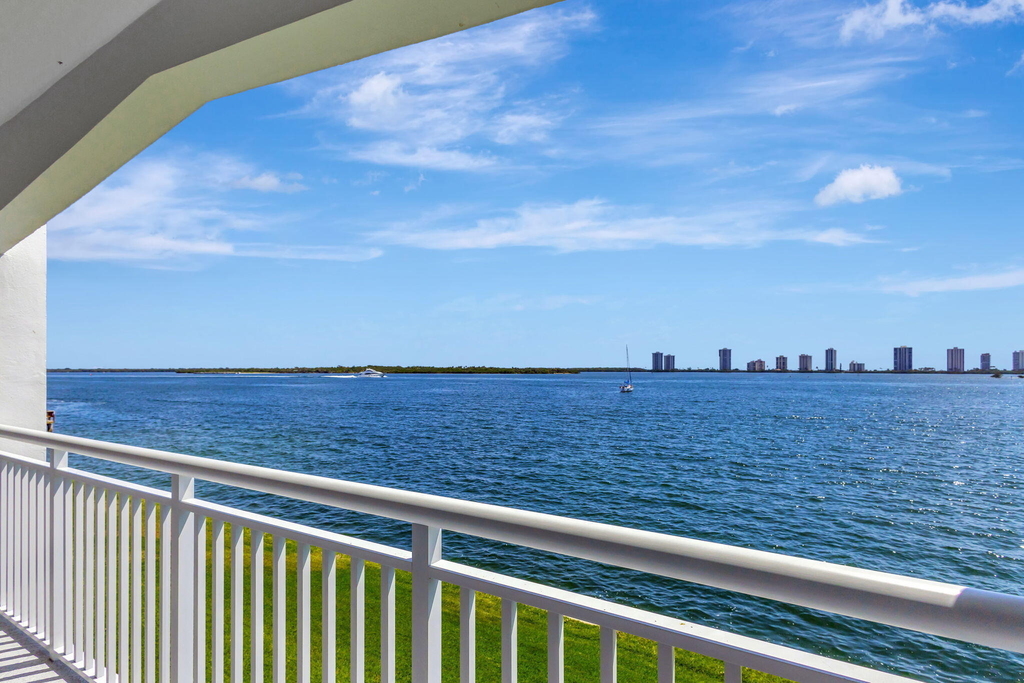 100 Shore Court - Photo 2