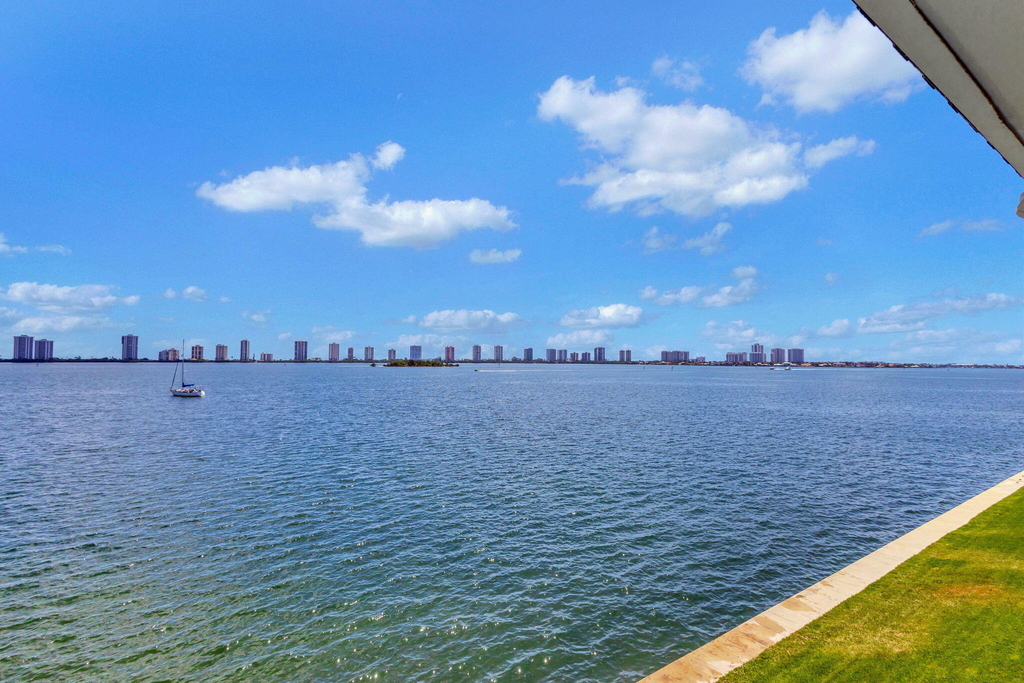 100 Shore Court - Photo 2