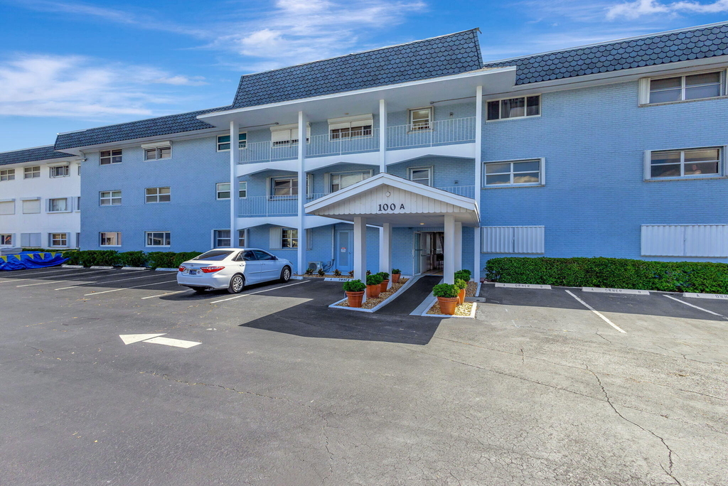 100 Shore Court - Photo 1