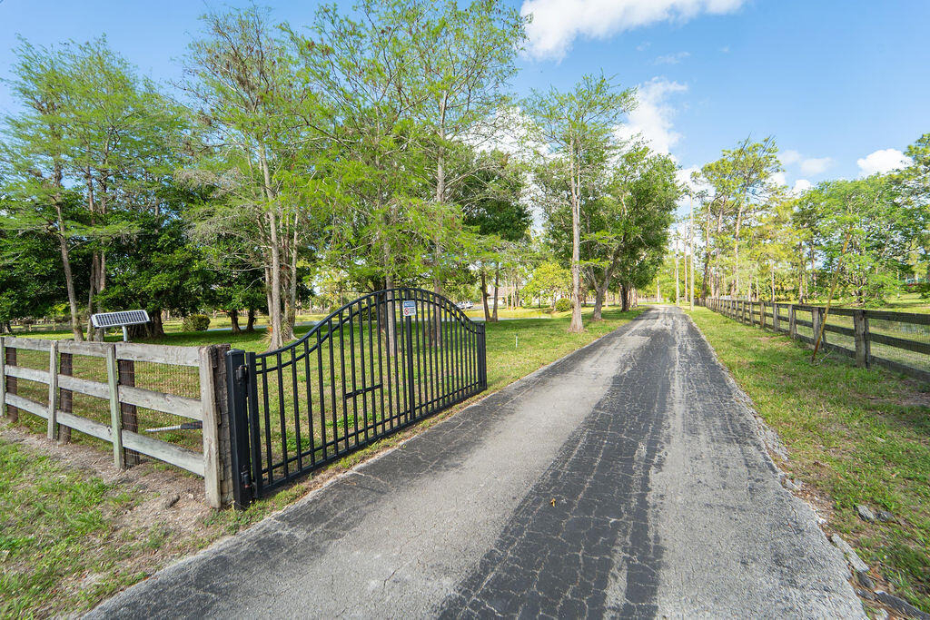 5562 Reynolds Road - Photo 35