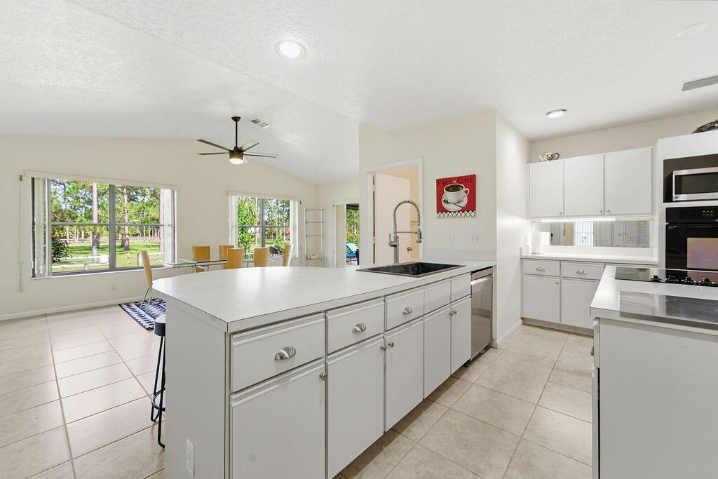 5562 Reynolds Road - Photo 14