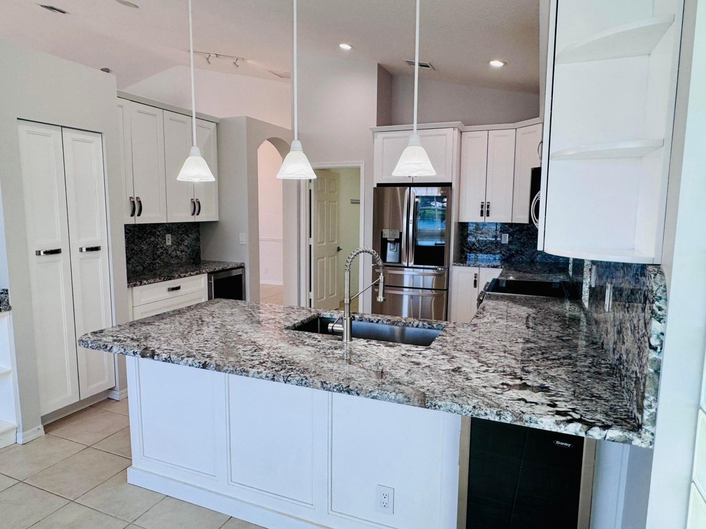 9360 Cove Point Circle - Photo 7
