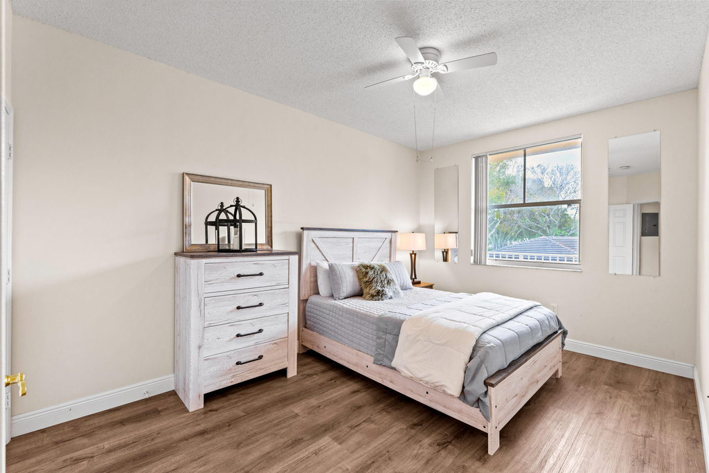 2080 Greenview Shores Boulevard - Photo 6