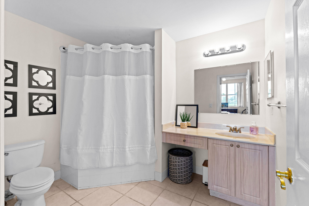 2080 Greenview Shores Boulevard - Photo 5