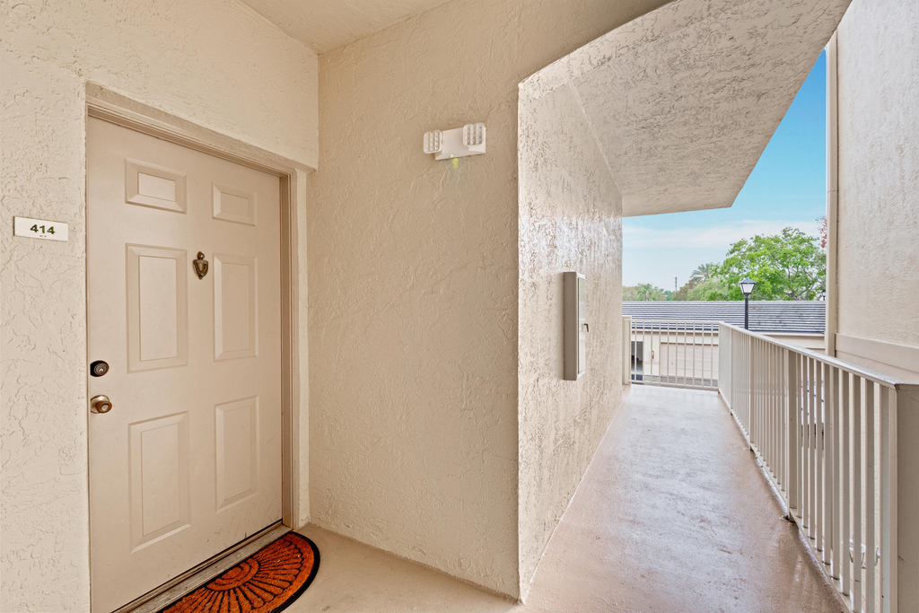2080 Greenview Shores Boulevard - Photo 0