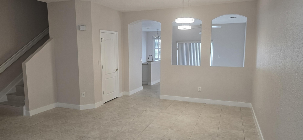 2919 Crestwood Terrace - Photo 3