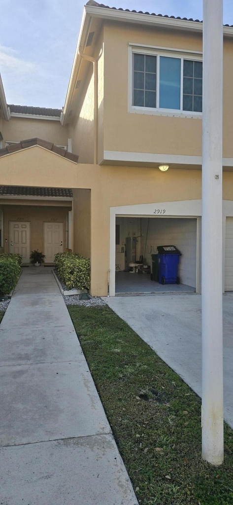 2919 Crestwood Terrace - Photo 1