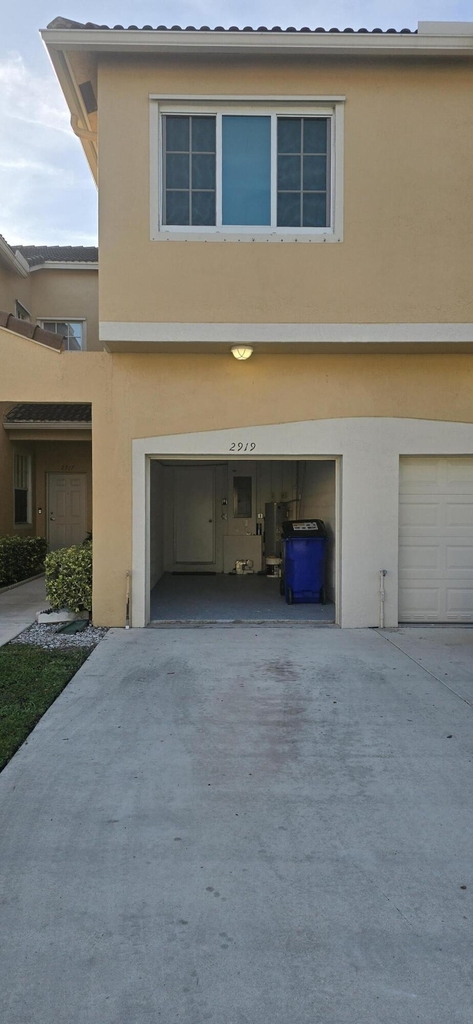 2919 Crestwood Terrace - Photo 0