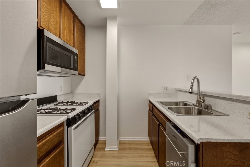 17312 Chatsworth Street - Photo 5
