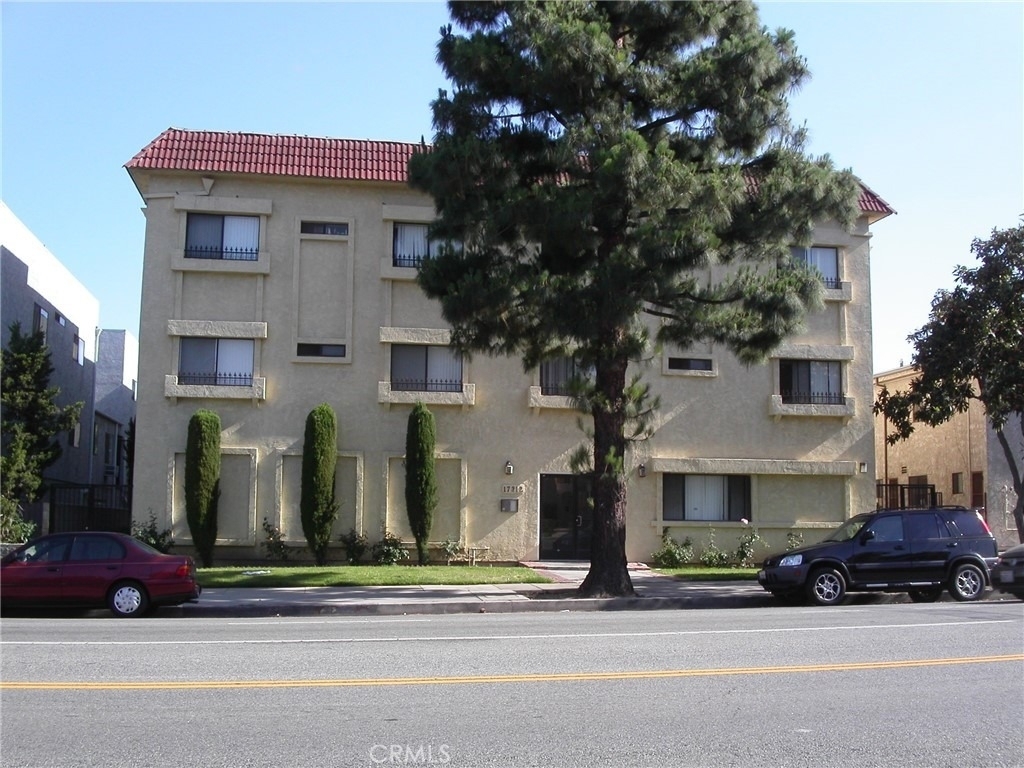 17312 Chatsworth Street - Photo 0