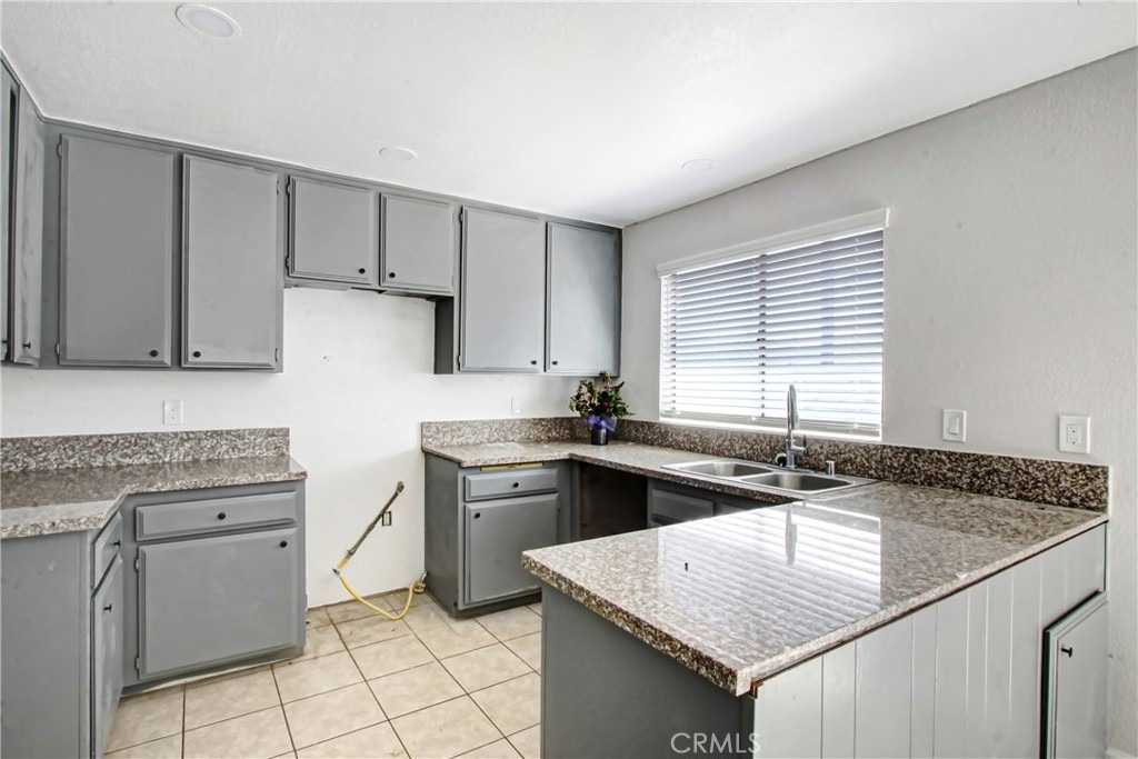1142 W King Street - Photo 4