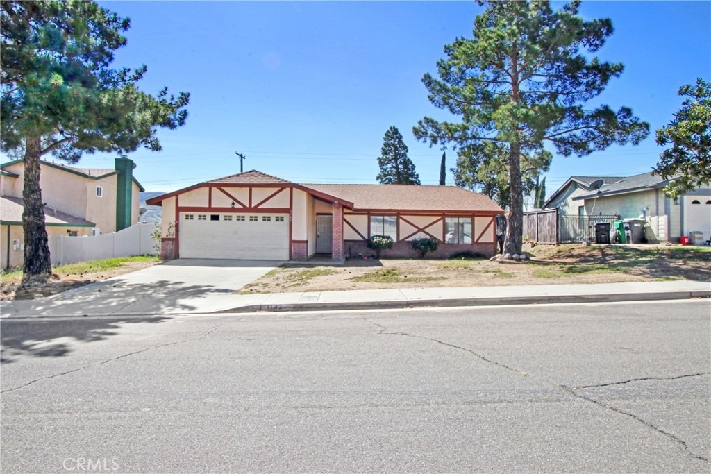 1142 W King Street - Photo 0