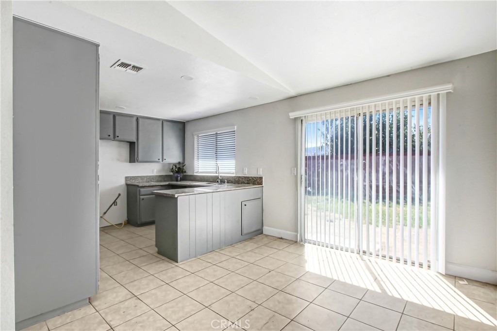 1142 W King Street - Photo 3