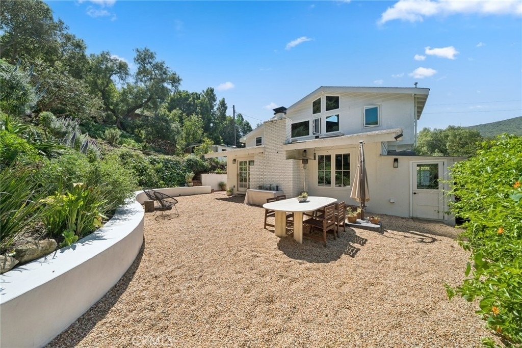 1377 Lewellyn - Photo 1
